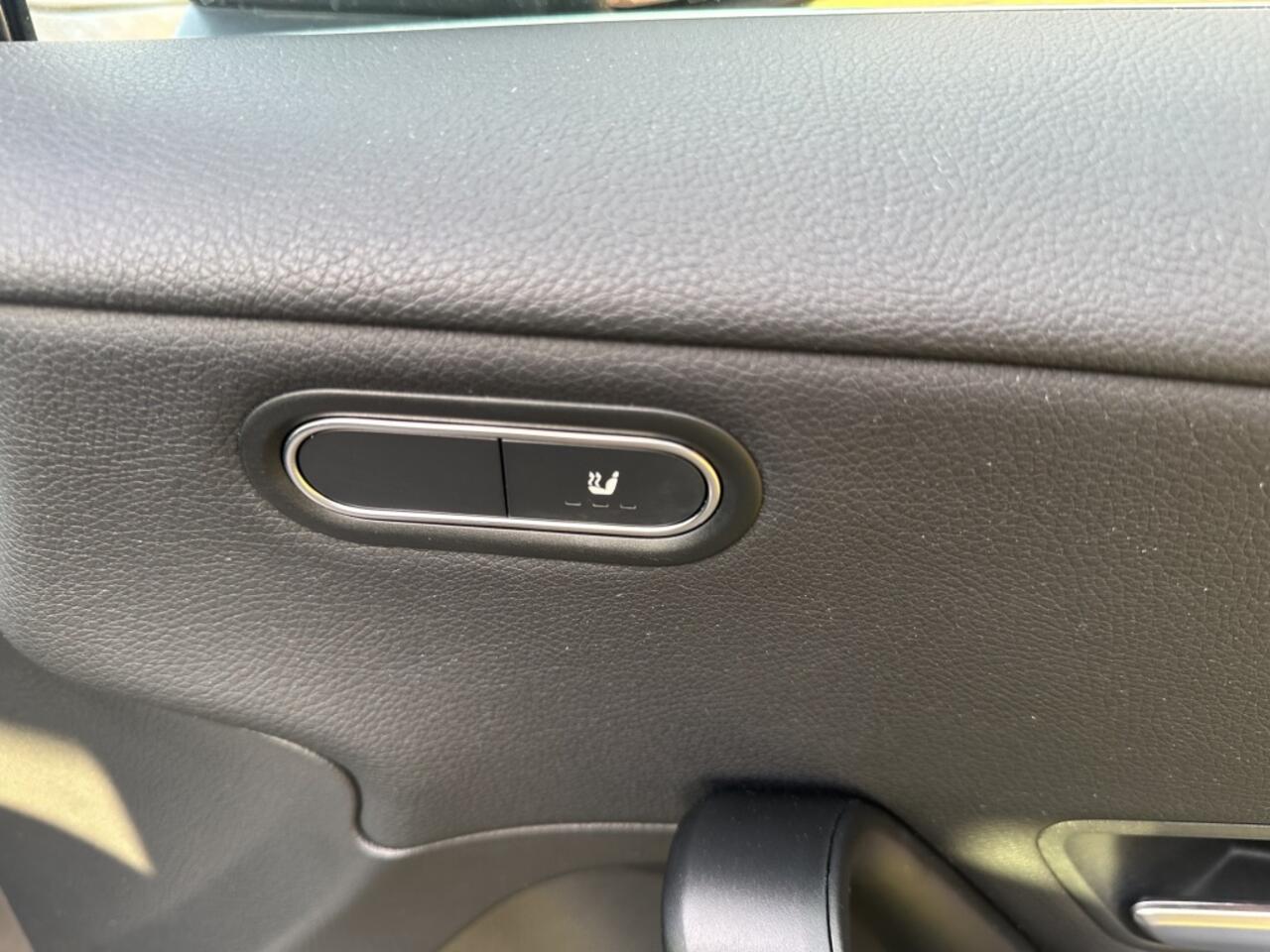 Mercedes-Benz A-KLASSE 200 4Matic Premium .