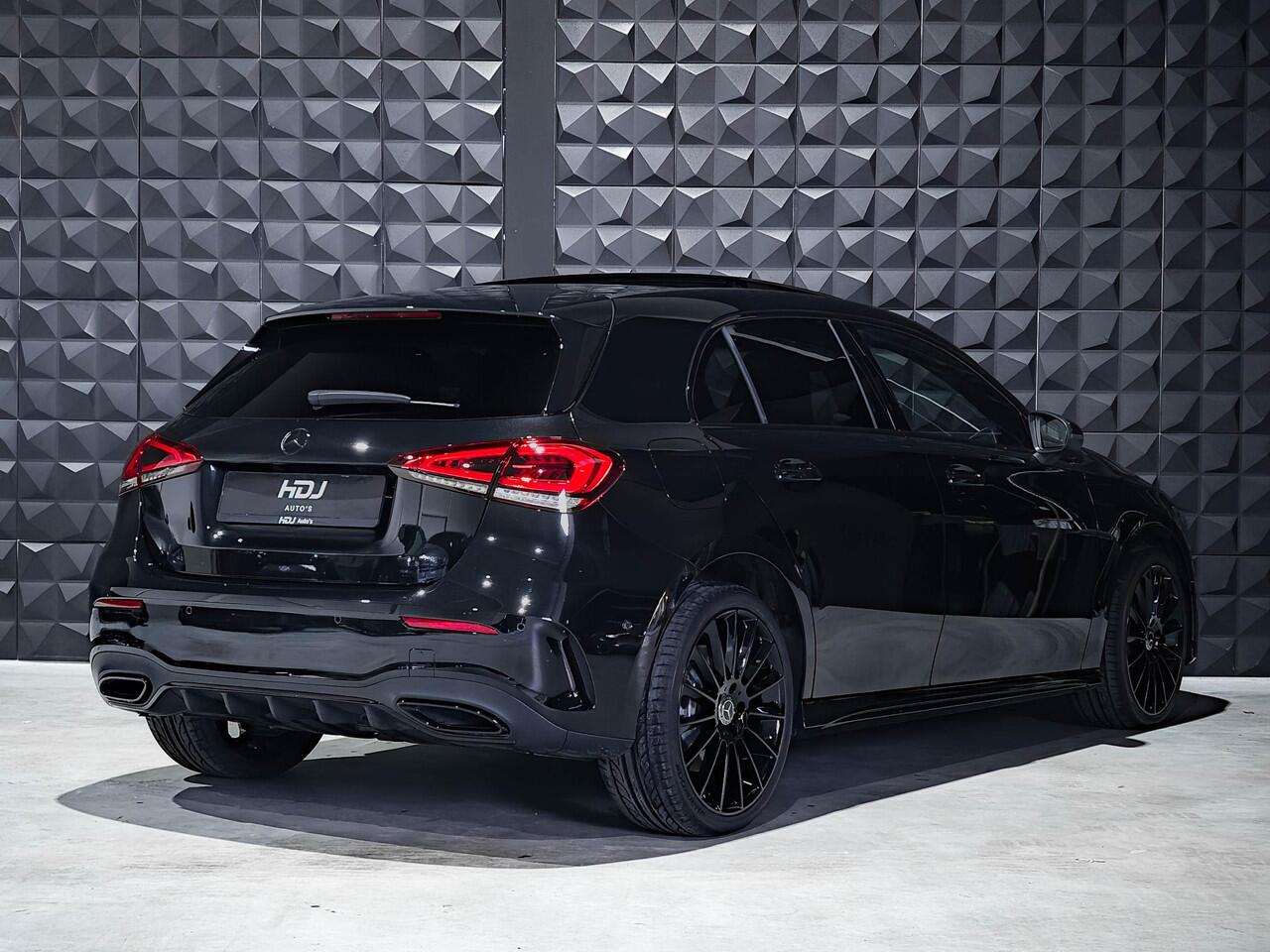 Mercedes-Benz A-KLASSE 250 e AMG Line | Pano | 19"| Topv | Ambiente | Multi Beam | Leer |