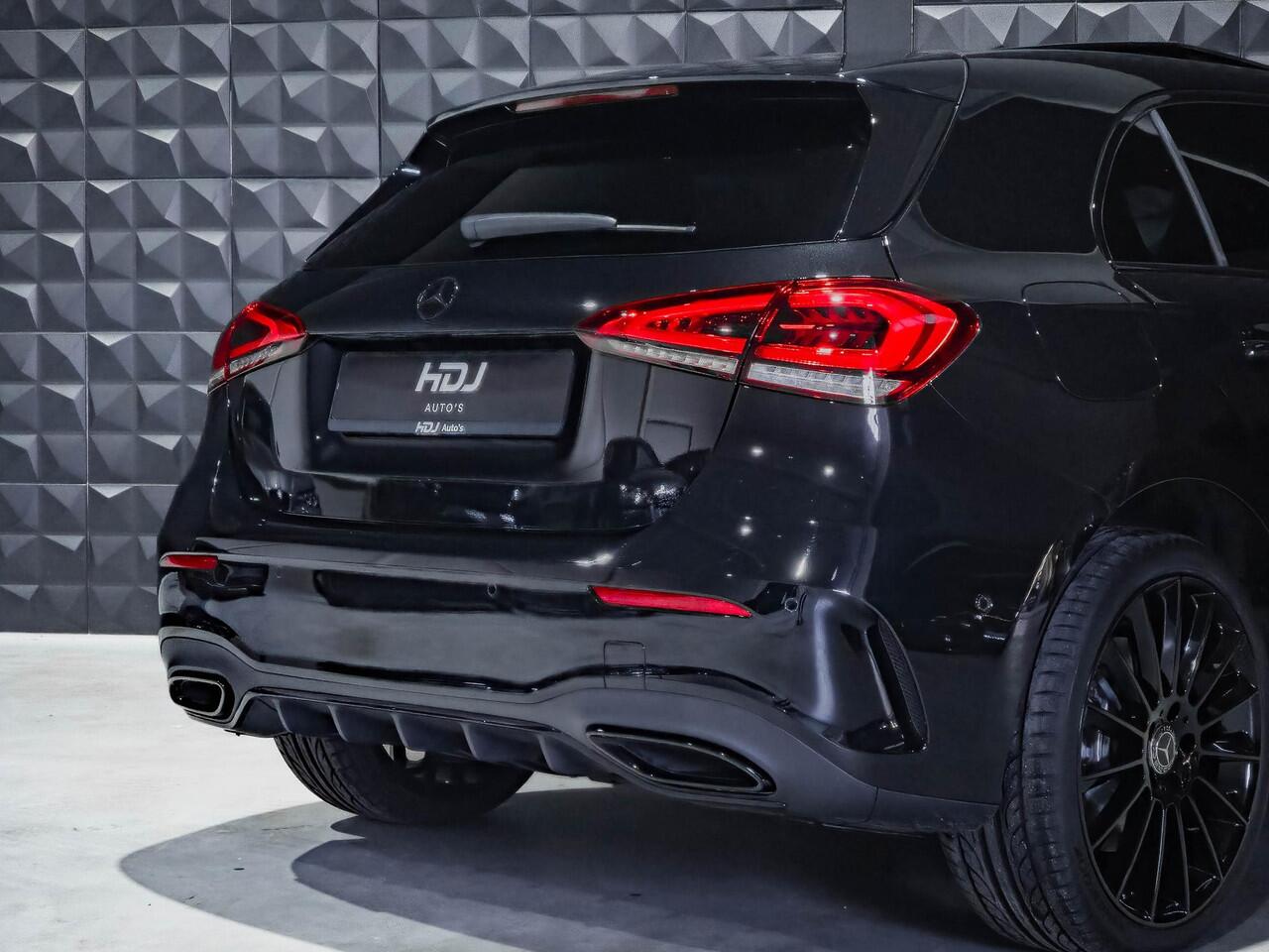 Mercedes-Benz A-KLASSE 250 e AMG Line | Pano | 19"| Topv | Ambiente | Multi Beam | Leer |