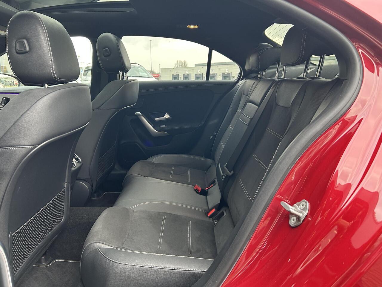 Mercedes-Benz A-KLASSE 250 e Business Solution AMG Limited | Panoramadak | Memory | Carplay | Stoelverwarming | Sfeerverlichting