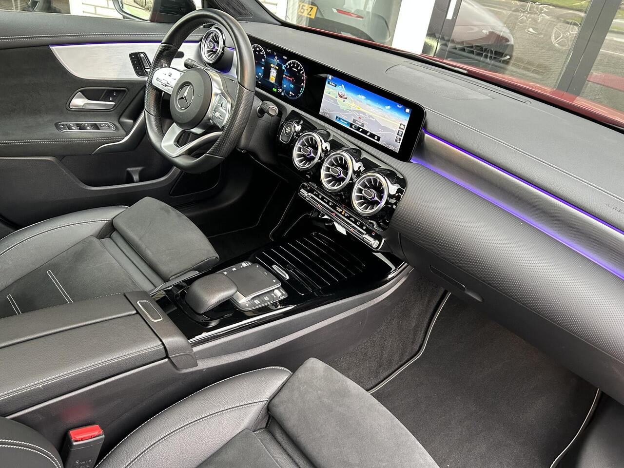 Mercedes-Benz A-KLASSE 250 e Business Solution AMG Limited | Panoramadak | Memory | Carplay | Stoelverwarming | Sfeerverlichting