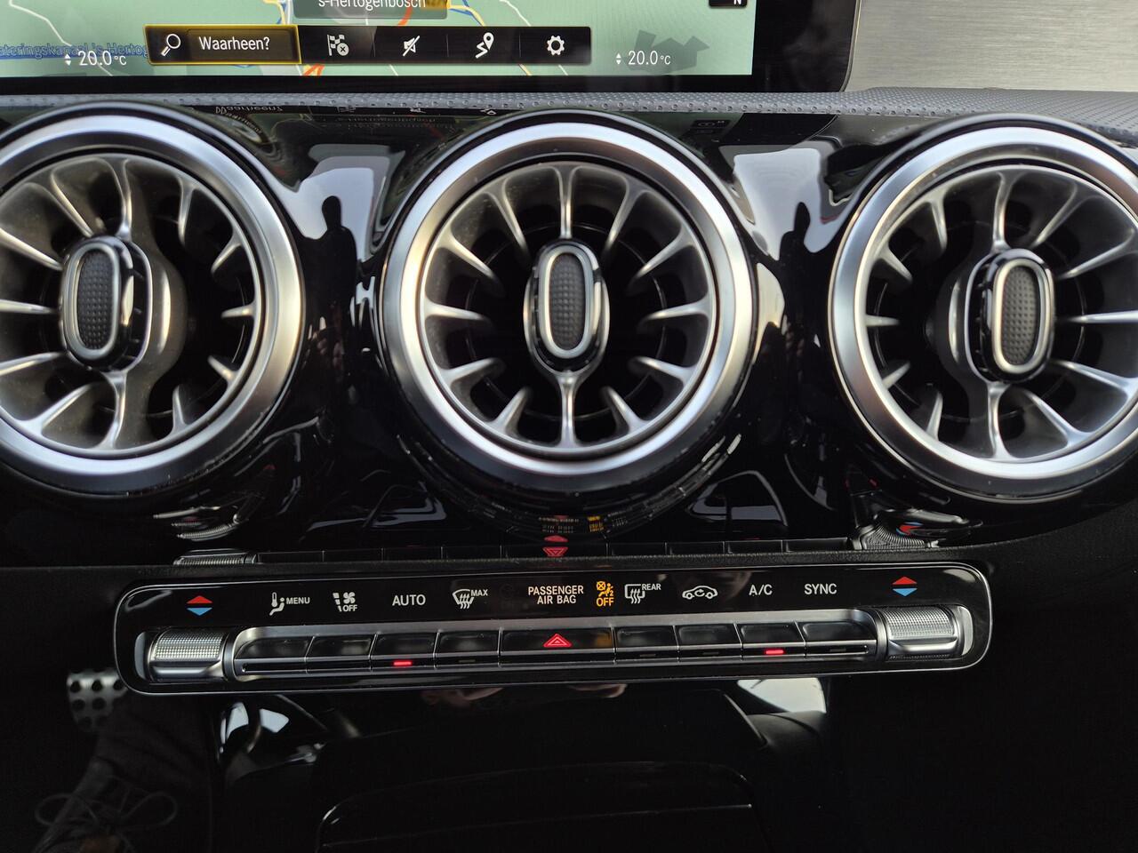 Mercedes-Benz A-KLASSE 180 Business Solution AMG | Navigatie | Night pakket |