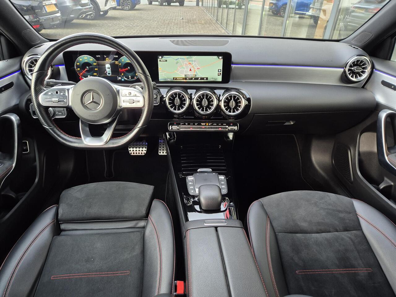 Mercedes-Benz A-KLASSE 180 Business Solution AMG | Navigatie | Night pakket |
