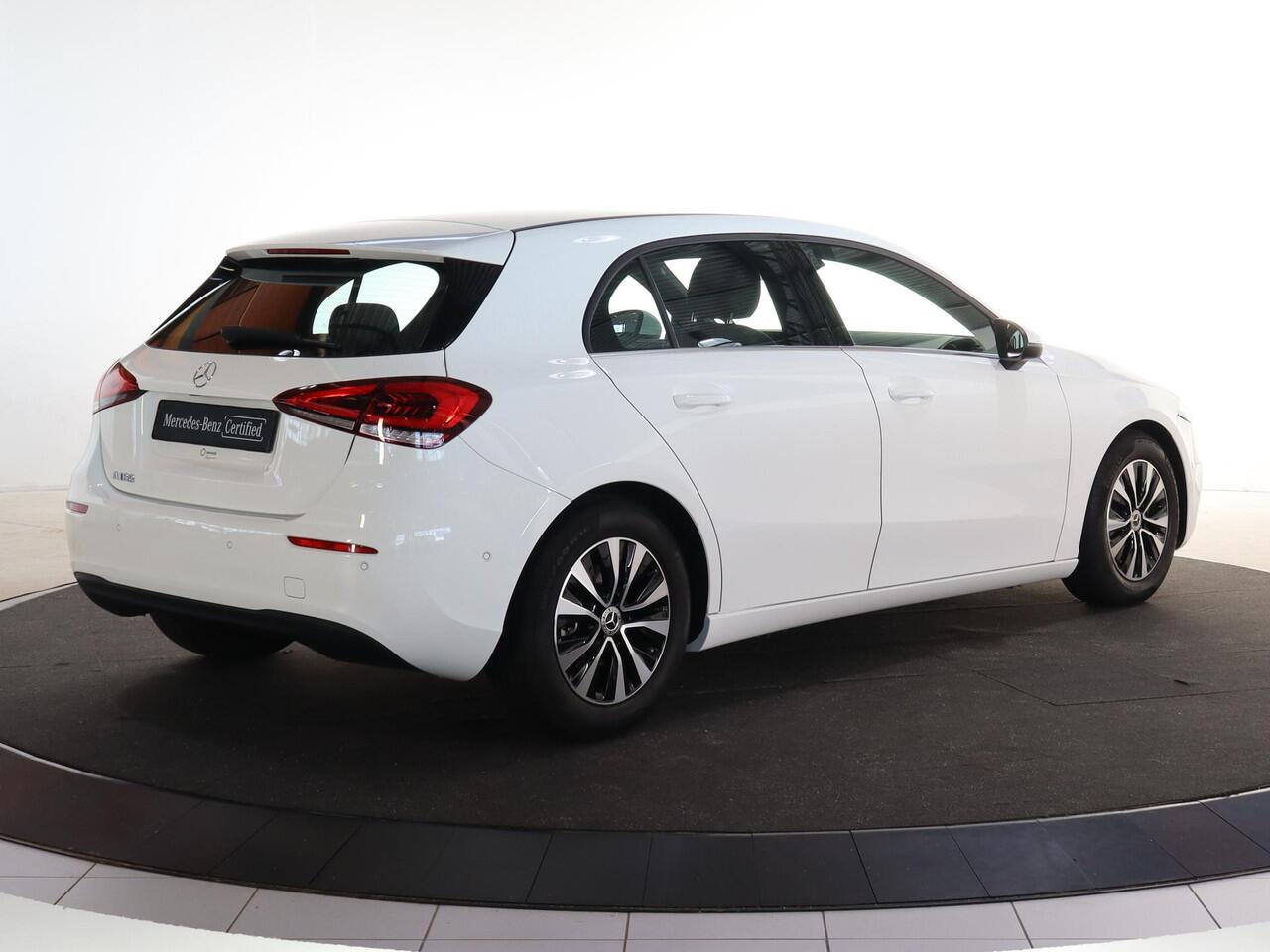 Mercedes-Benz A-KLASSE 180 Business Solution | Trekhaak | Stoelverwarming | Widescreen | Achteruitrijcamera |