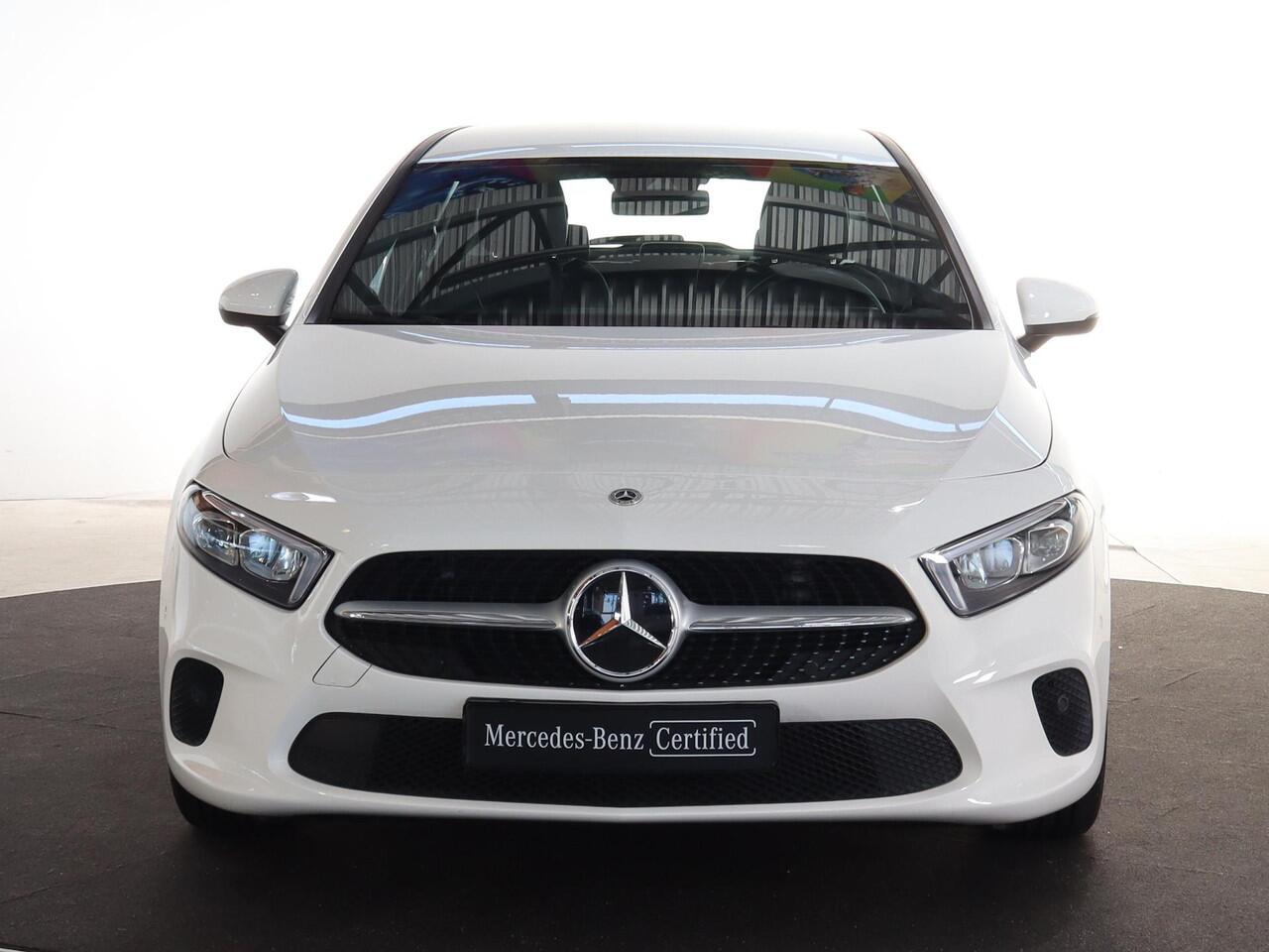 Mercedes-Benz A-KLASSE 180 Business Solution | Trekhaak | Stoelverwarming | Widescreen | Achteruitrijcamera |