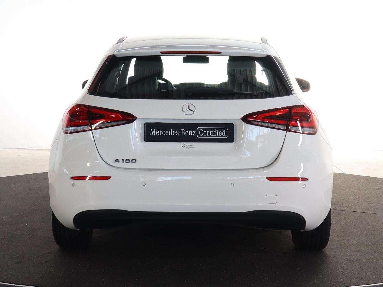 Mercedes-Benz A-KLASSE 180 Business Solution | Trekhaak | Stoelverwarming | Widescreen | Achteruitrijcamera |