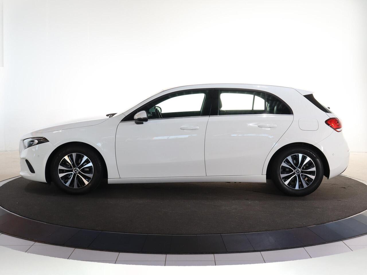 Mercedes-Benz A-KLASSE 180 Business Solution | Trekhaak | Stoelverwarming | Widescreen | Achteruitrijcamera |