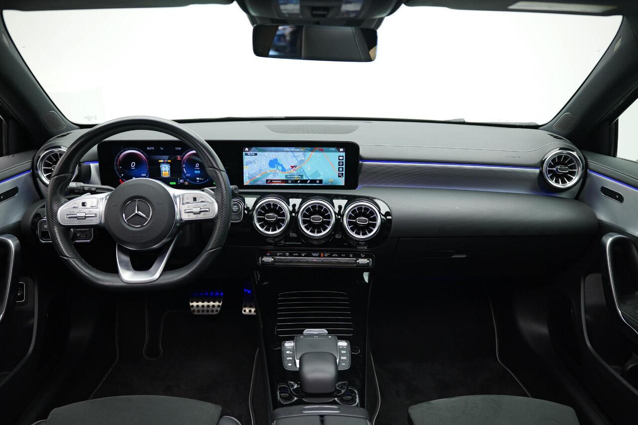 Mercedes-Benz A-KLASSE A250e AMG Line |Pano|Ambient|Carplay|Dodehoek|