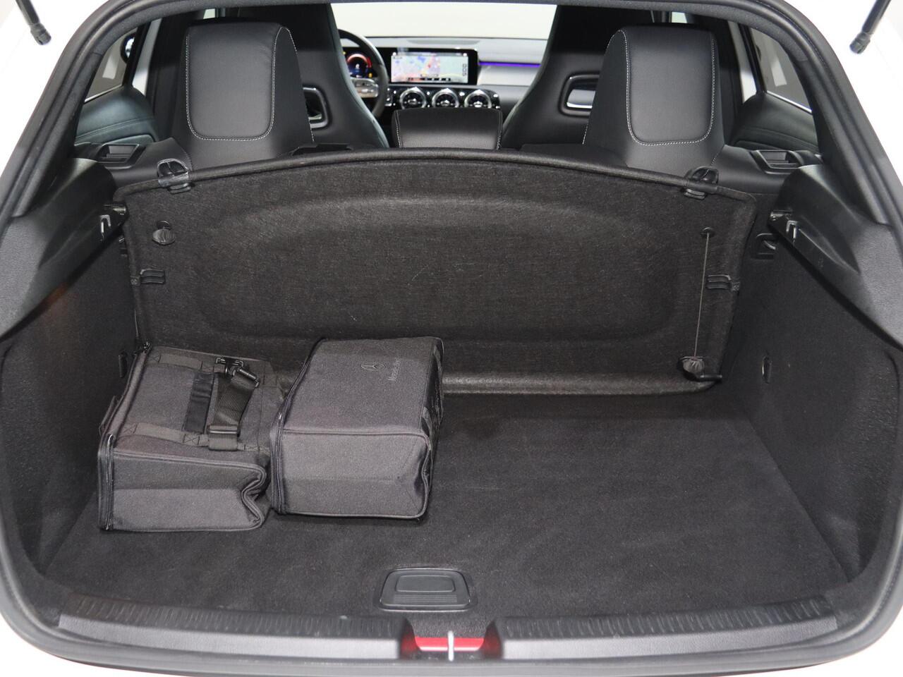 Mercedes-Benz A-KLASSE 250 e AMG Line | Night pakket | Stoelverwarming | Sfeerverlichting |
