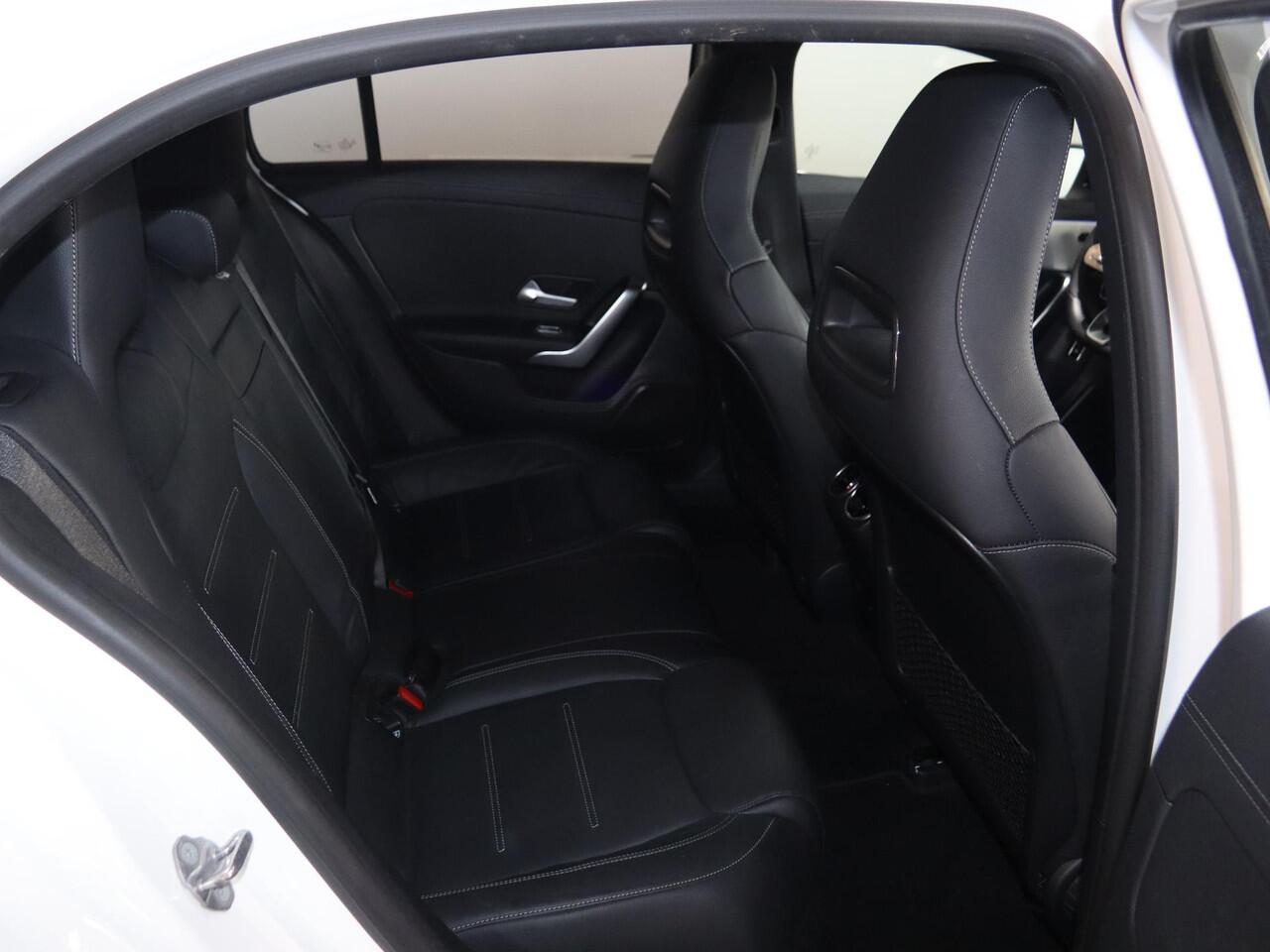 Mercedes-Benz A-KLASSE 250 e AMG Line | Night pakket | Stoelverwarming | Sfeerverlichting |
