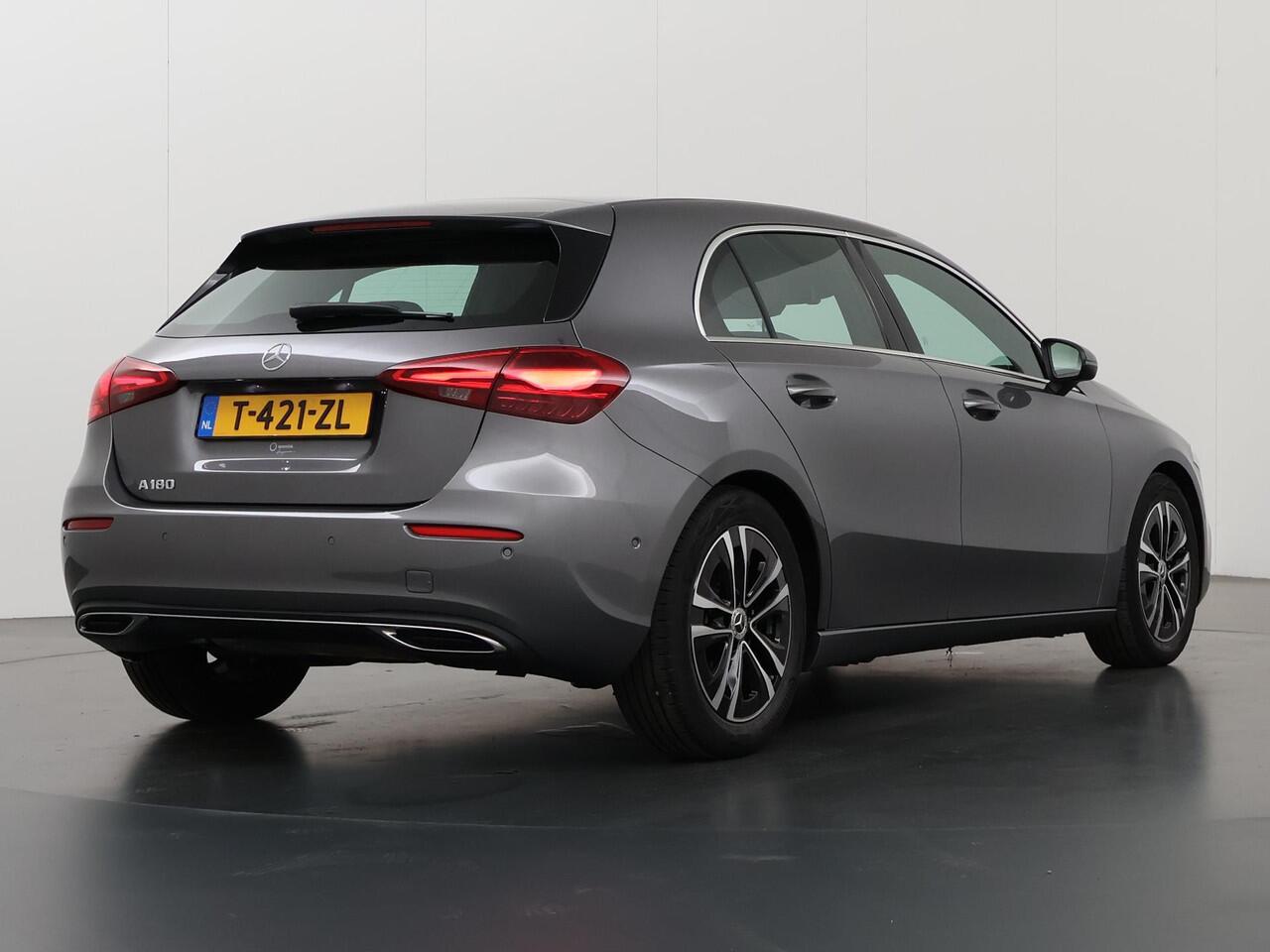 Mercedes-Benz A-KLASSE 180 Business Line | Adaptieve Cruise | Apple Carplay | Achteruitrijcamera | Smartphone integratie | Mild Hybride |