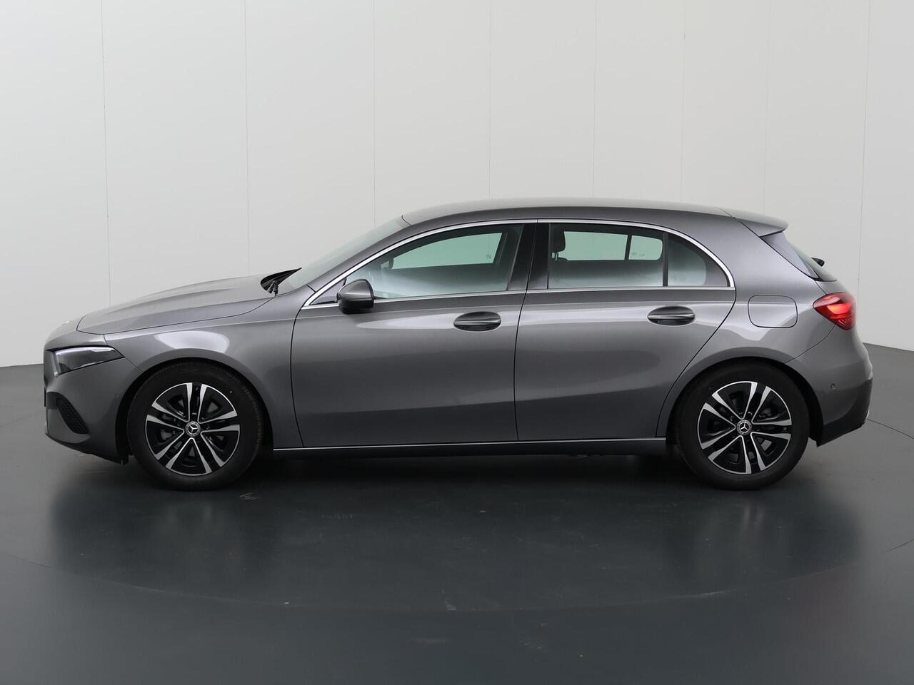 Mercedes-Benz A-KLASSE 180 Business Line | Adaptieve Cruise | Apple Carplay | Achteruitrijcamera | Smartphone integratie | Mild Hybride |