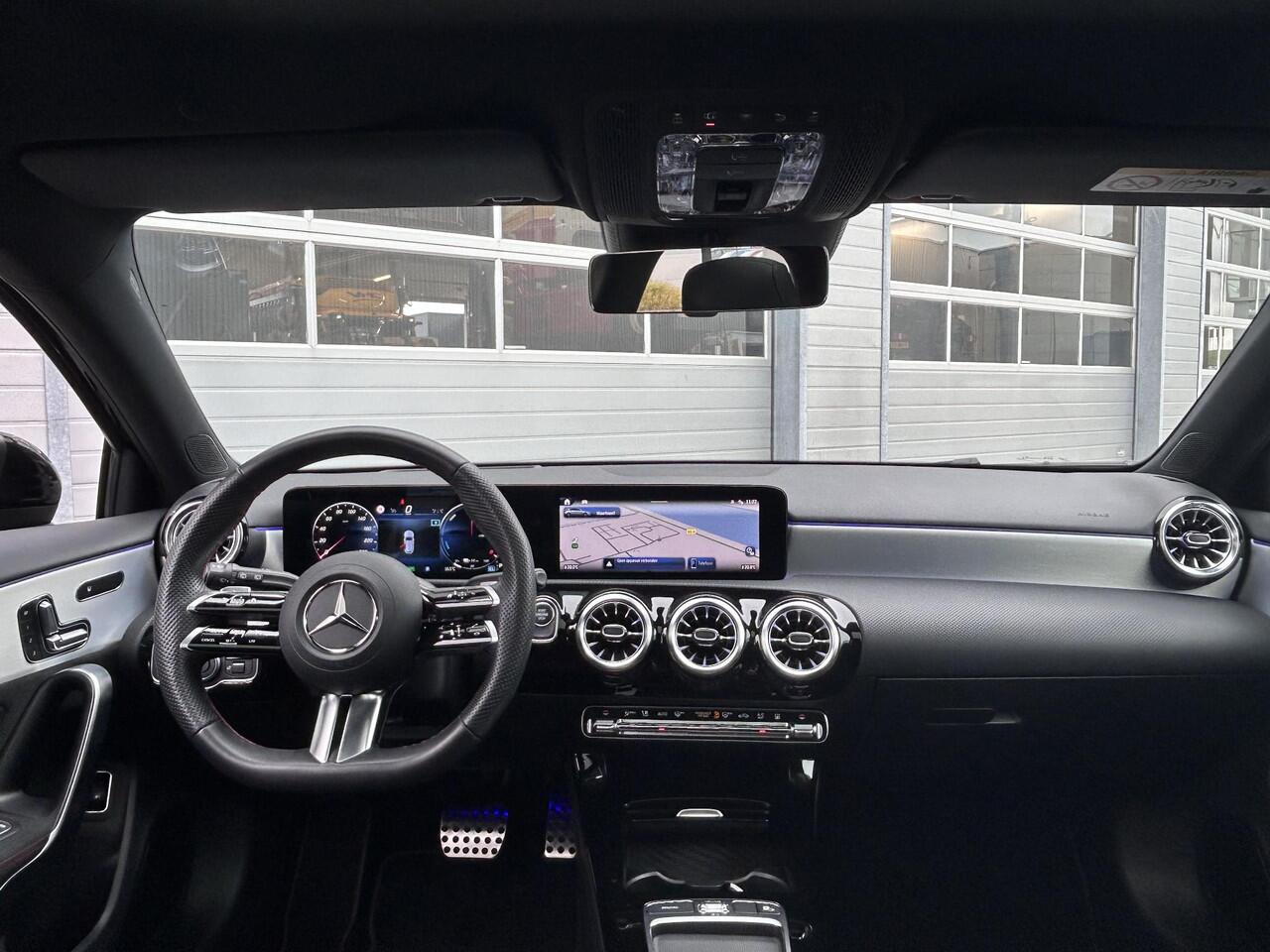 Mercedes-Benz A-KLASSE 250 e AMG Line | Memory Pakket | Panoramadak | Head Up Display | Premium-Plus Pakket | Multibeam led | Adaptieve cruise-control |