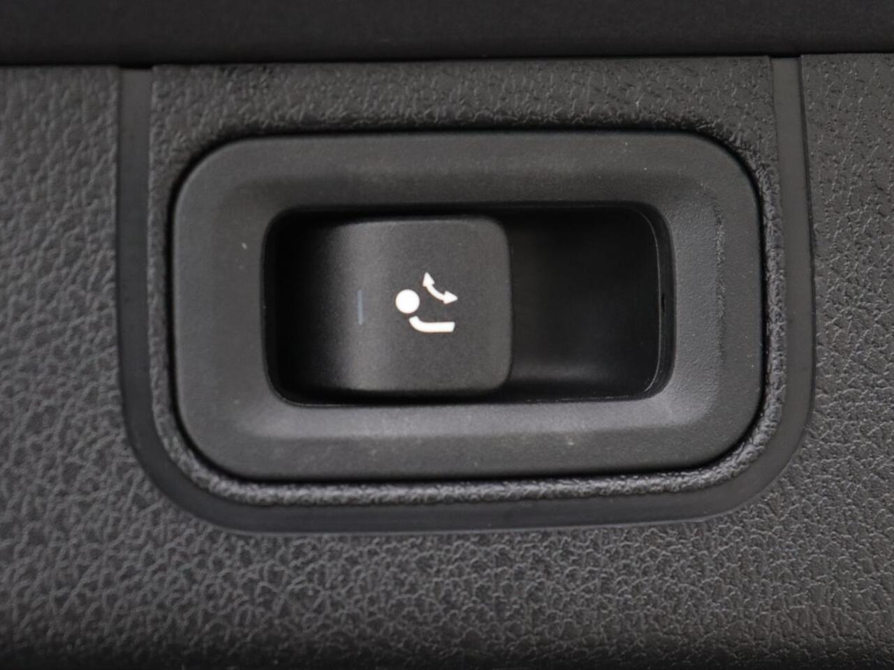 Mercedes-Benz A-KLASSE 200 AMG | Panoramadak | Trekhaak | Carplay | Adaptive cruise | Stoelverwarming | Camera | Leder/Alcantara | Navigatie | Full LED | Sfeerverlichting | Park Assist