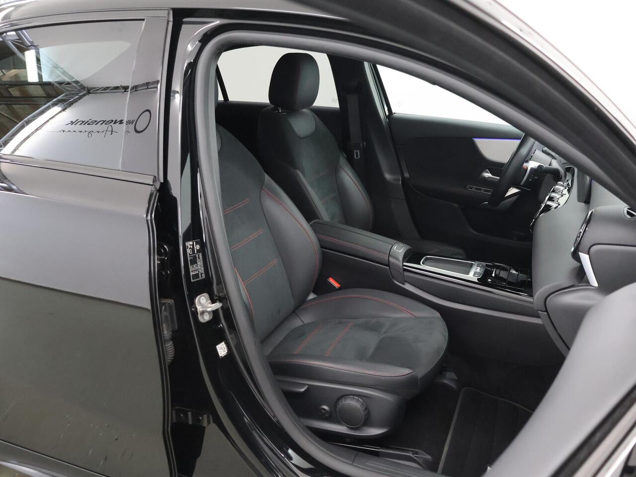 Mercedes-Benz A-KLASSE 250 e AMG Line | Night pakket | Stoelverwarming | Achteruitrijcamera | Keyless |