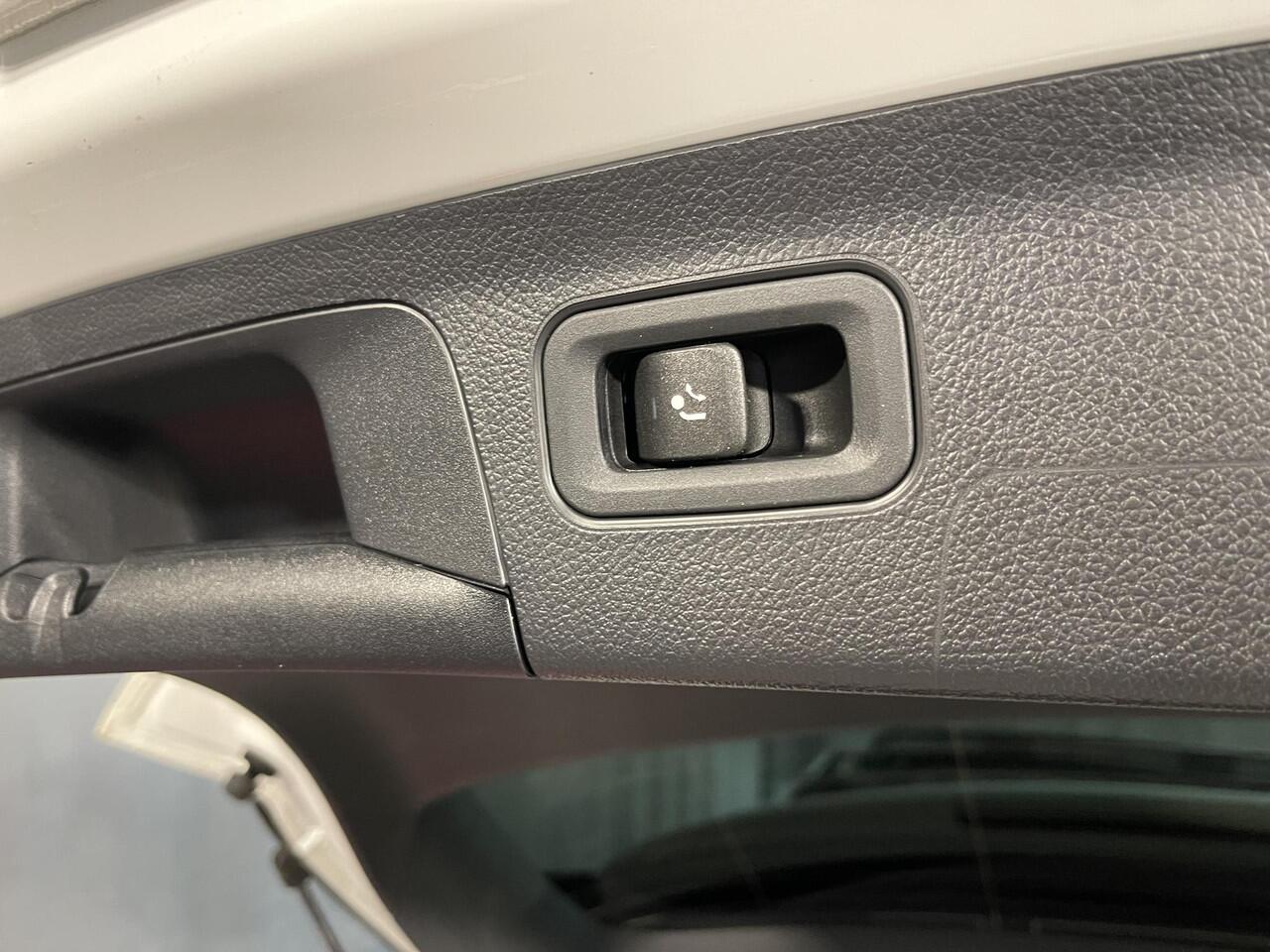 Mercedes-Benz A-KLASSE 250 e AMG Line 18"/Panoramadak/Trekhaak/Head-up/Memory l+r/Matrix LED/360 camera/Keyless/Dodehoek/Apple Carplay & Android Auto