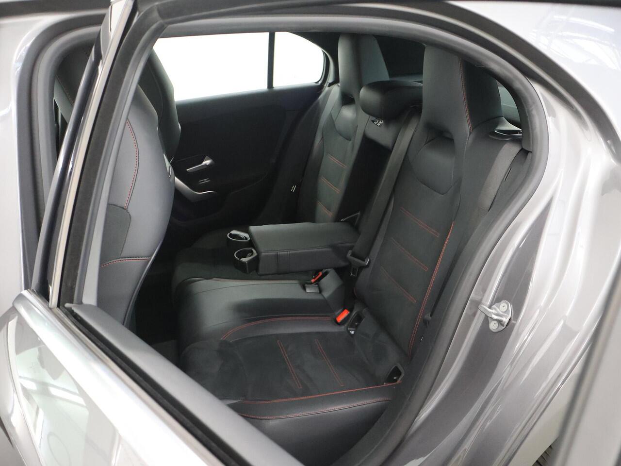 Mercedes-Benz A-KLASSE 250 e AMG Line | Panoramadak | Stoelverwarming | Achteruitrijcamera |