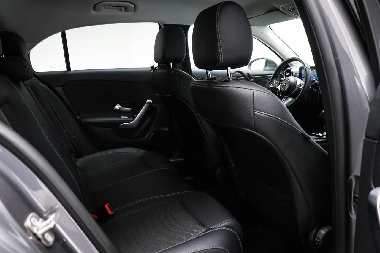 Mercedes-Benz A-KLASSE 180 Business Line | WIDESCREEN | DAB | APPLE | STUURVERWARMING | CAMERA