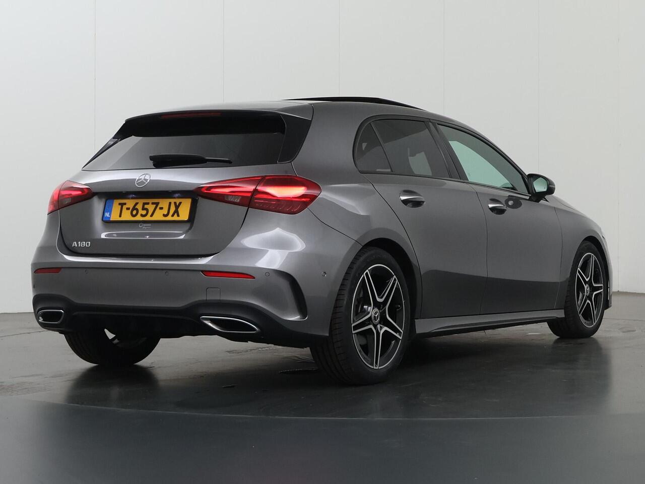Mercedes-Benz A-KLASSE 180 AMG Line | Panoramadak | Premium pack | Multibeam | Stoelverwarming | Night pakket |