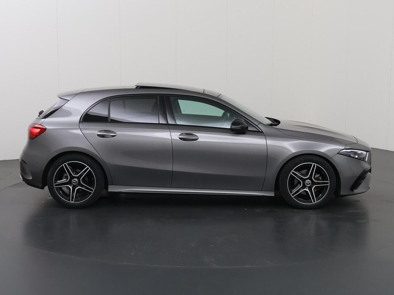 Mercedes-Benz A-KLASSE 180 AMG Line | Panoramadak | Premium pack | Multibeam | Stoelverwarming | Night pakket |