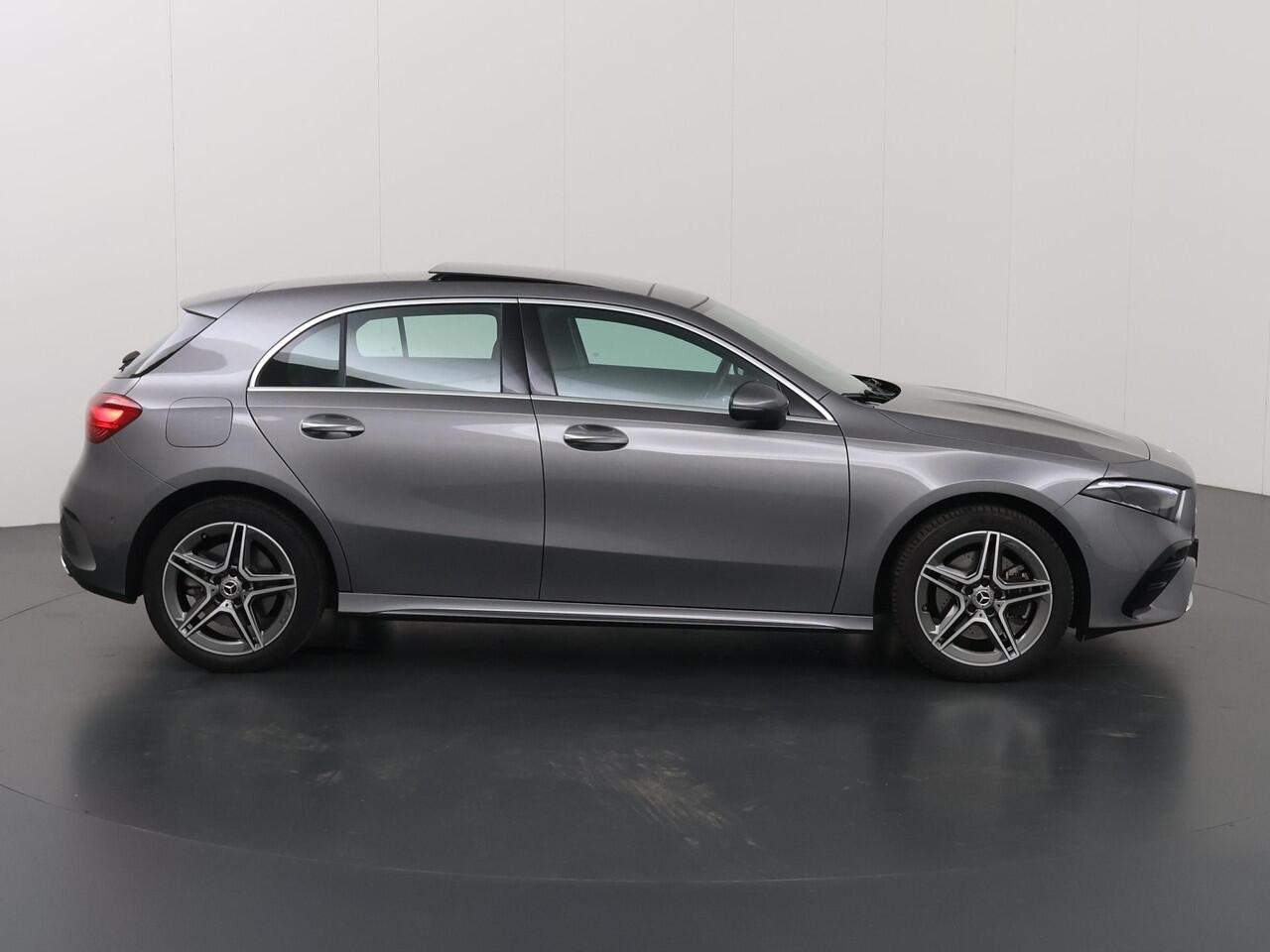 Mercedes-Benz A-KLASSE 250 e AMG Line | Achteruitrijcamera | Panoramadak | Stoelverwarming | Sfeerverlichting |