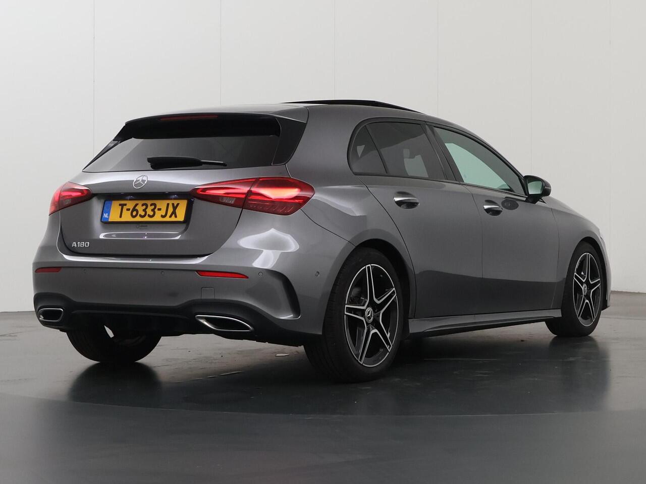 Mercedes-Benz A-KLASSE 180 AMG Line | Achteruitrijcamera | Panoramadak | Night pakket | Sfeerverlichting | Privacy glas |