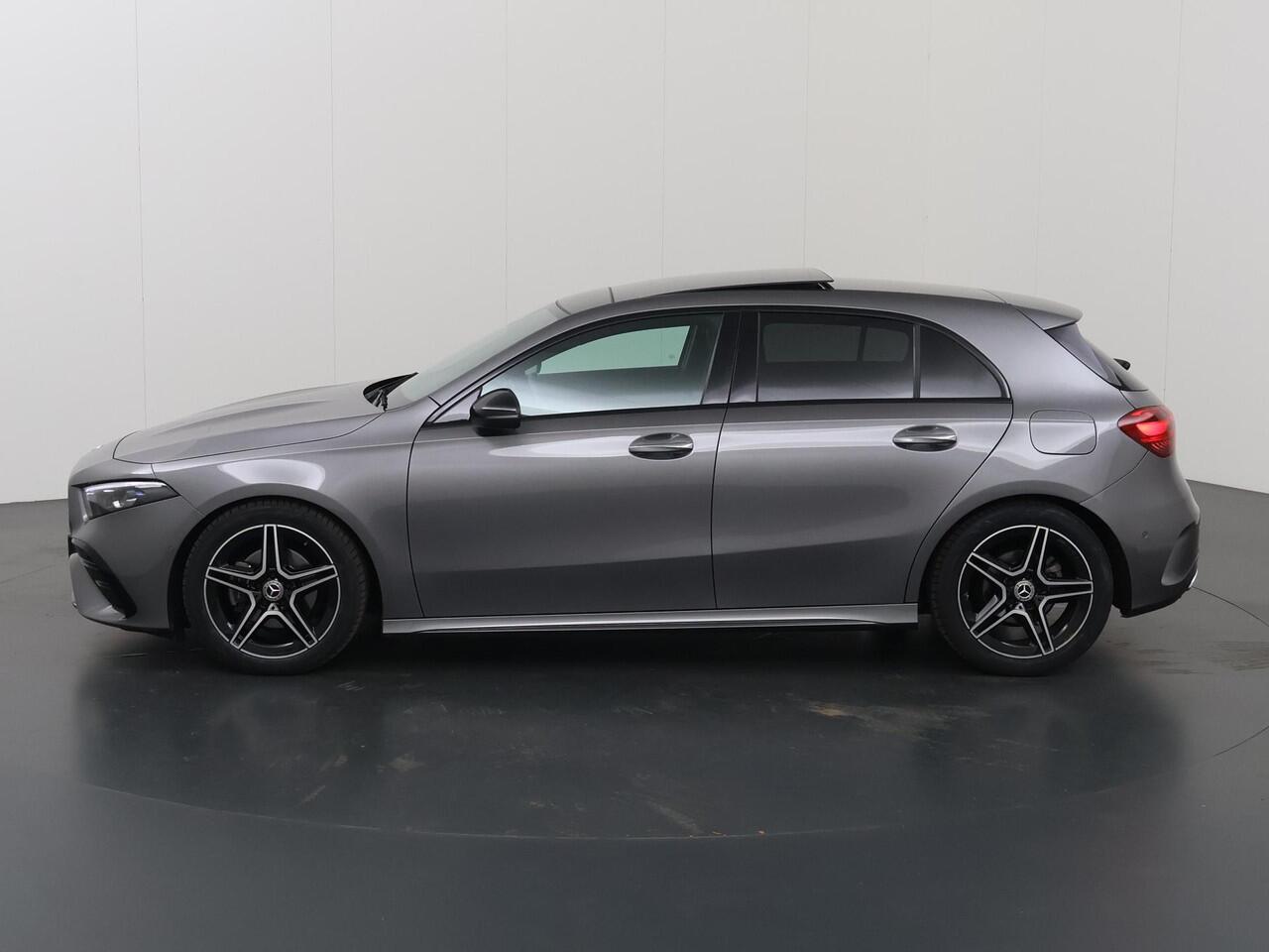 Mercedes-Benz A-KLASSE 180 AMG Line | Panoramadak | Premium pack | Multibeam | Stoelverwarming | Night pakket |