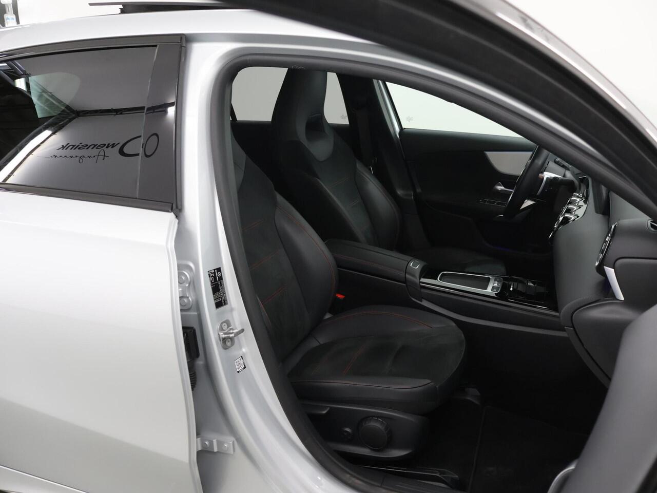 Mercedes-Benz A-KLASSE 180 AMG Line | Night pakket | Panoramadak | Sfeerverlichting |