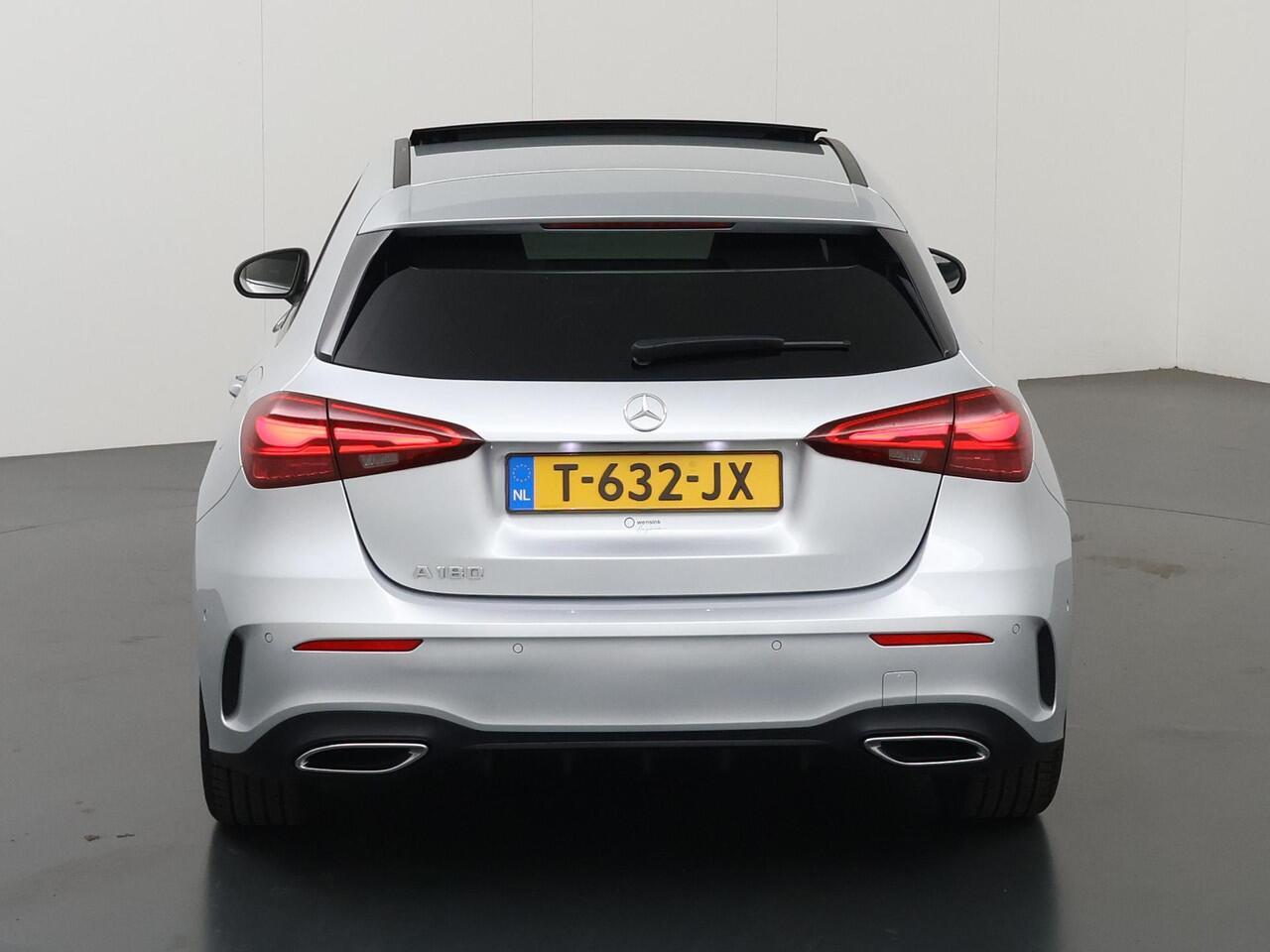 Mercedes-Benz A-KLASSE 180 AMG Line | Night pakket | Panoramadak | Sfeerverlichting |