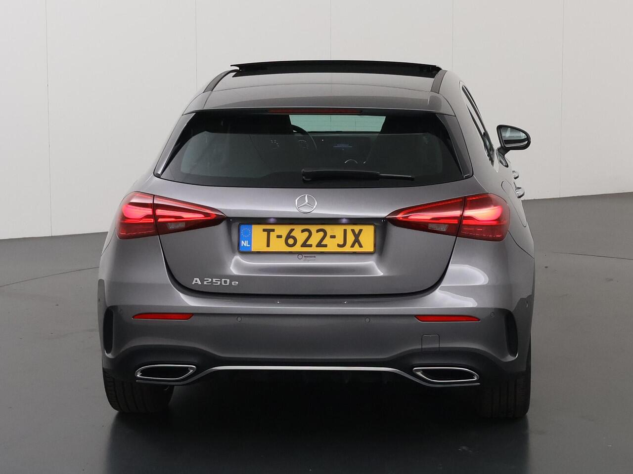 Mercedes-Benz A-KLASSE 250 e AMG Line | Achteruitrijcamera | Panoramadak | Stoelverwarming | Sfeerverlichting |