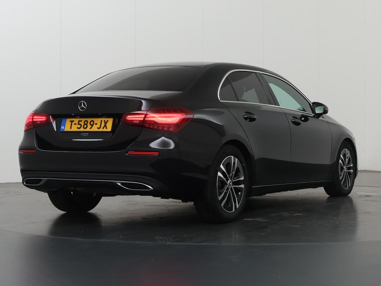 Mercedes-Benz A-KLASSE 180 Business Line | Stoelverwarming | Getint glas |