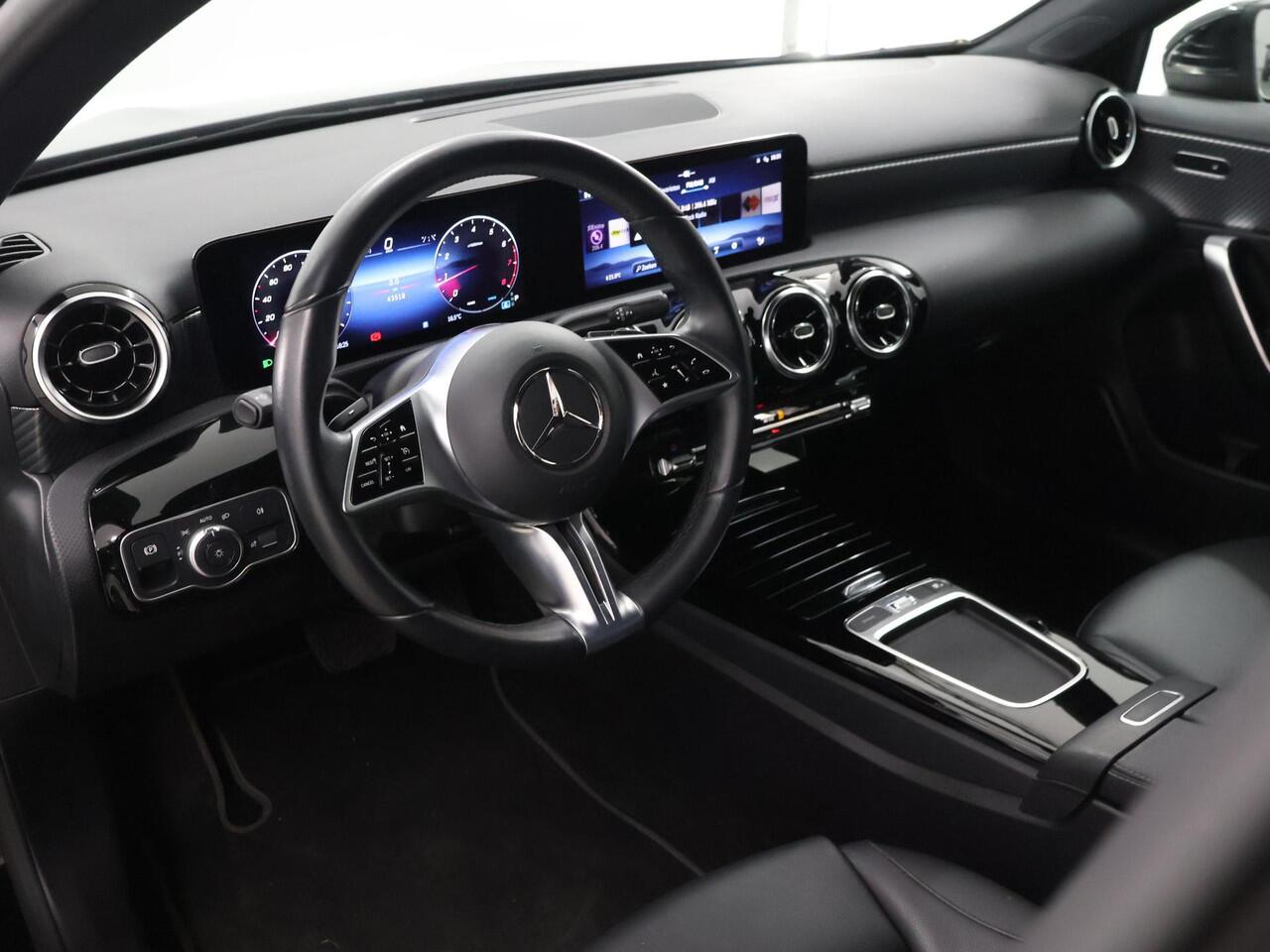 Mercedes-Benz A-KLASSE 180 Business Line | Stoelverwarming | Getint glas |