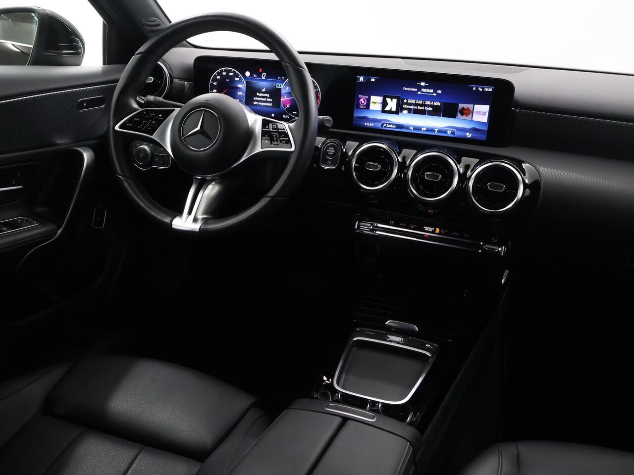 Mercedes-Benz A-KLASSE 180 Business Line | Stoelverwarming | Getint glas |