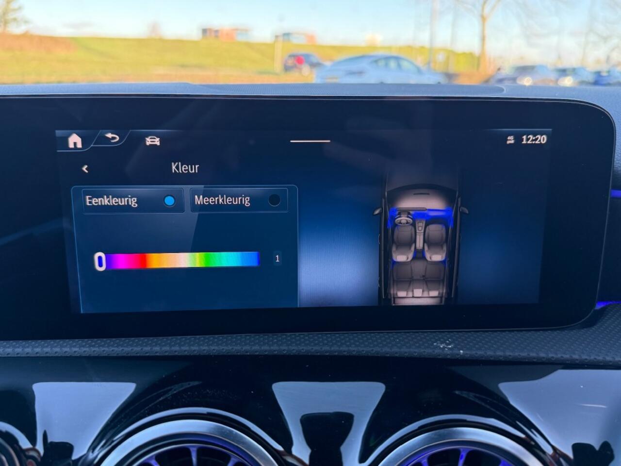 Mercedes-Benz A-KLASSE A180 AMG-PAKKET 150PK AUT. FACELIFT NAVI CAMERA SFEERVERLICHTING AIRCO LMV PDC