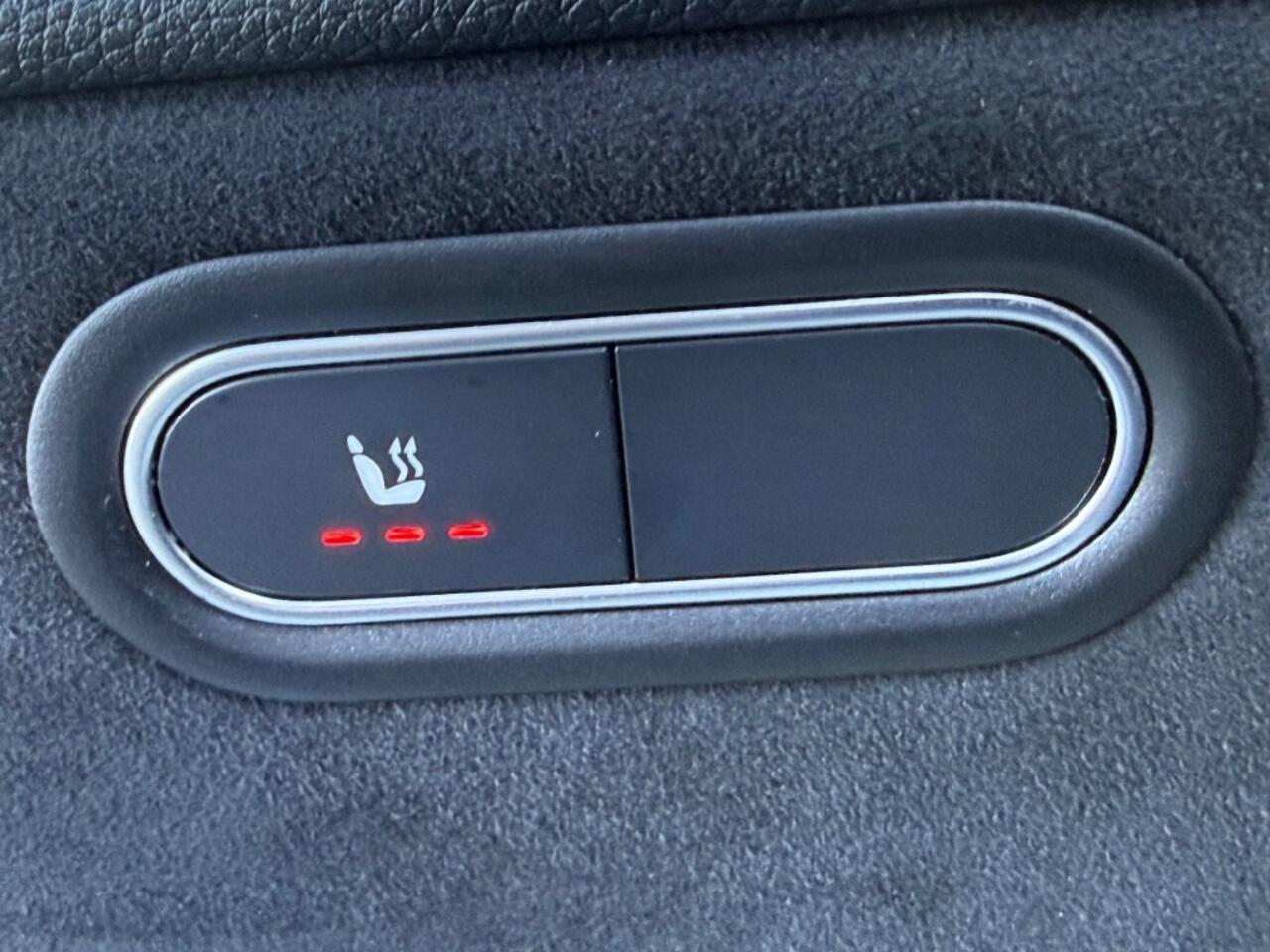 Mercedes-Benz A-KLASSE A180 AMG-PAKKET 150PK AUT. FACELIFT NAVI CAMERA SFEERVERLICHTING AIRCO LMV PDC