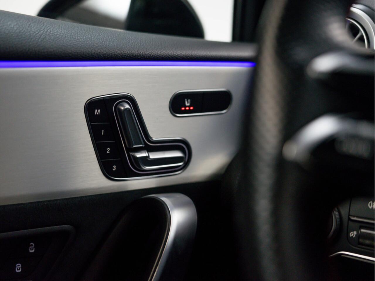 Mercedes-Benz A-KLASSE 250 e AMG Line | Pano | Memory | Keyless Go | Carplay