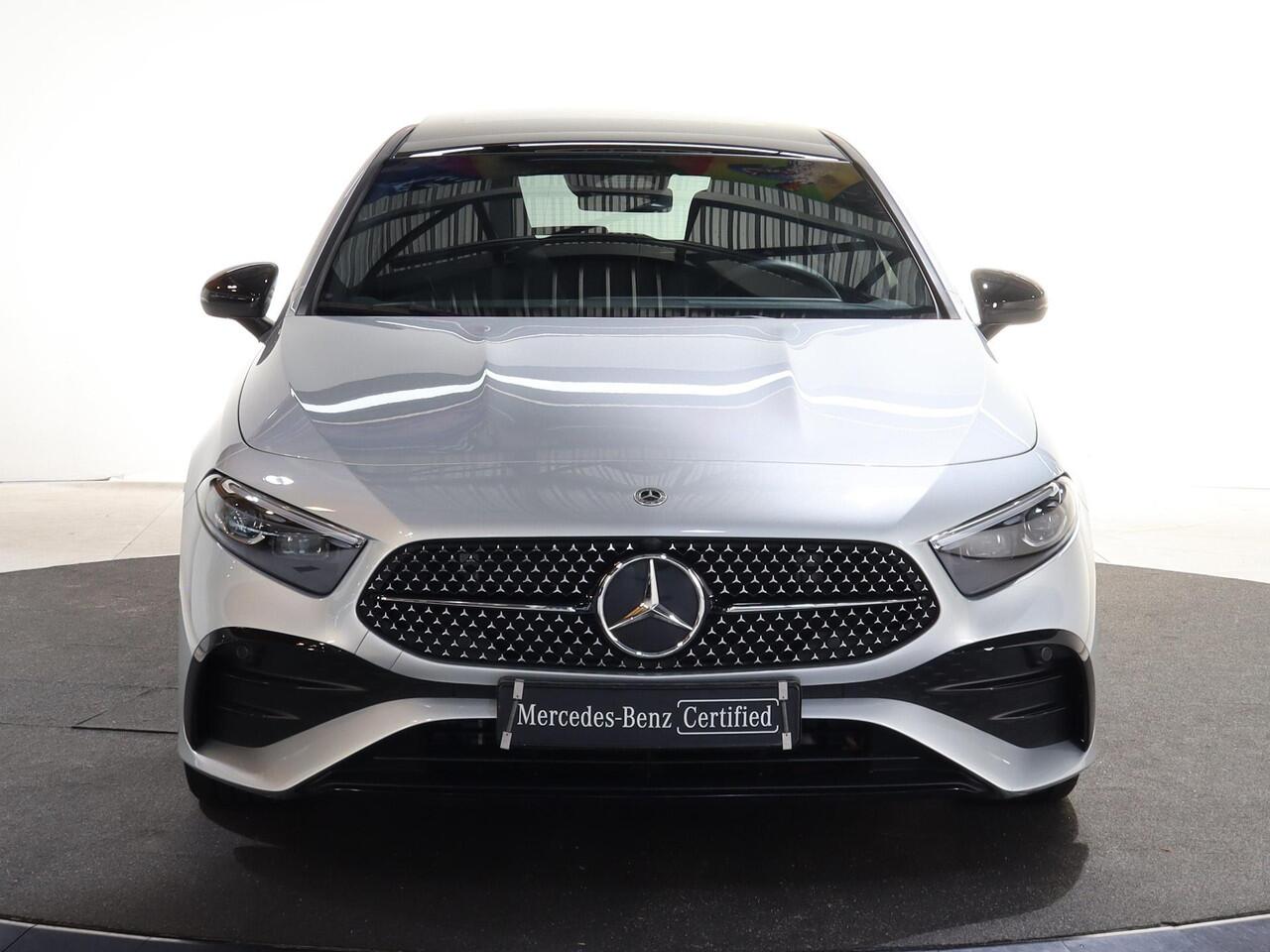 Mercedes-Benz A-KLASSE 200 AMG Line | Night | Panoramadak | Multibeam | Stoelverwarming | Achteruitcamera |