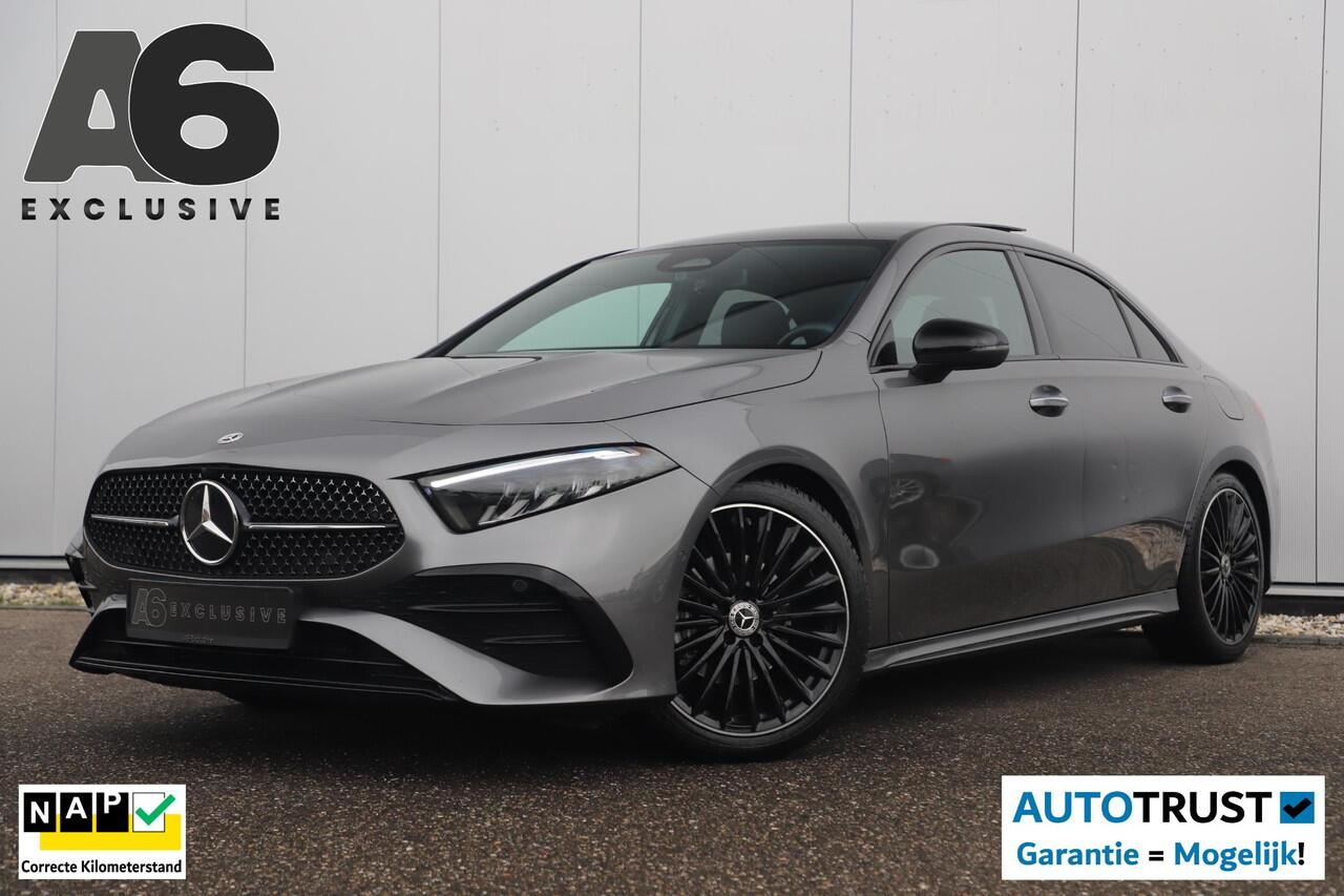 Mercedes-Benz A-KLASSE 180 AMG Line Night Pakket Automaat Panoramadak 19 inch Keyless Sfeerverlichting Burmester Carplay Navigatie Camera Half Leder Stoelverwarming NAP! Dealer onderhouden!