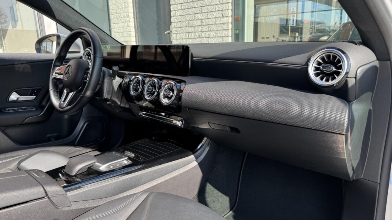 Mercedes-Benz A-KLASSE 180 Luxury Line | Navi | camera | cruise