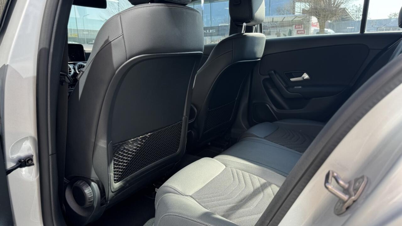 Mercedes-Benz A-KLASSE 180 Luxury Line | Navi | camera | cruise