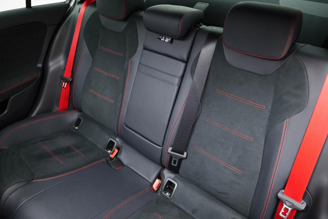 Mercedes-Benz A-KLASSE AMG 35 4MATIC |Bomvoll!|Pano|Kuipstoelen|360Camera|HUD|Memory|ACC|Dodehoek|