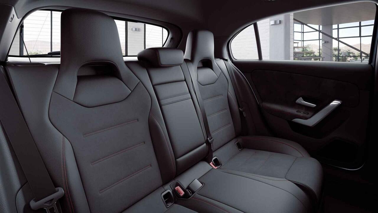 Mercedes-Benz A-KLASSE 250 e AMG Line | Panoramadak | Achteruitrijcamera | Stoelverwarming | Widescreen |