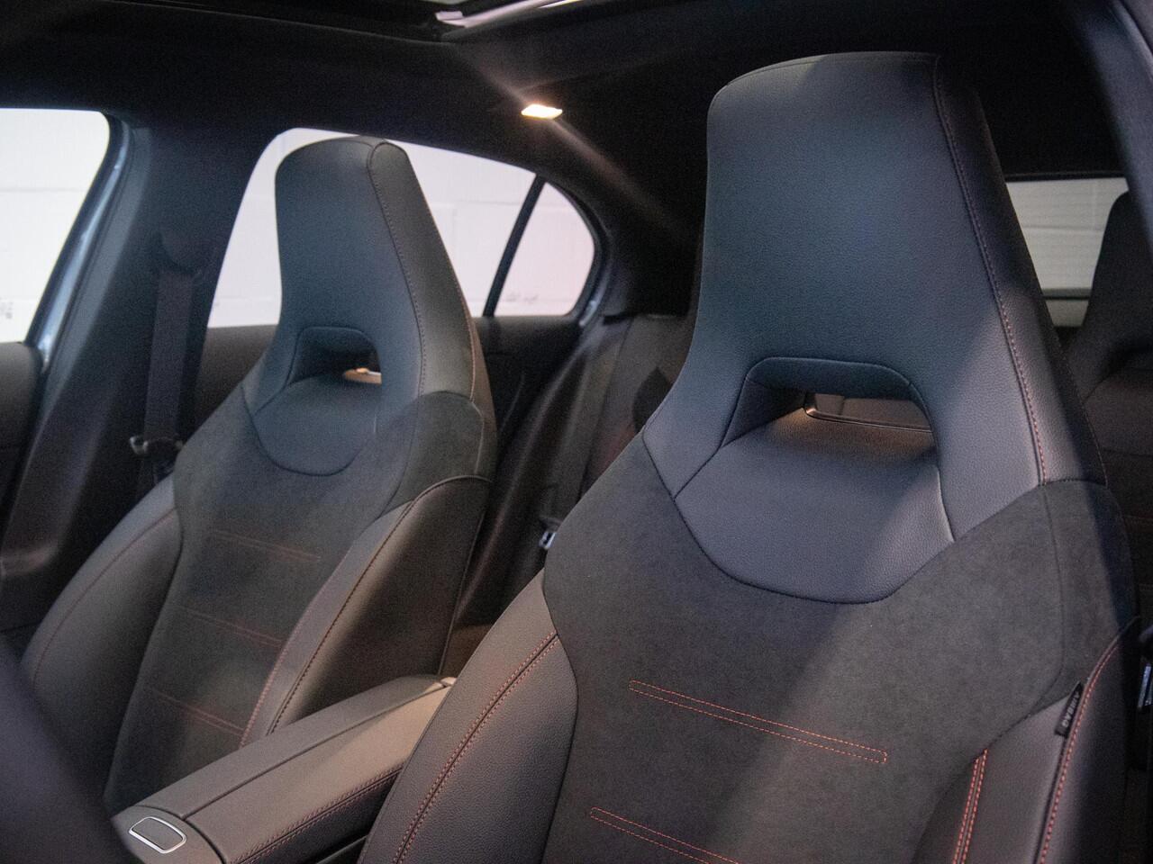 Mercedes-Benz A-KLASSE Hatchback 180 Star Edition AMG Line Panorama dak