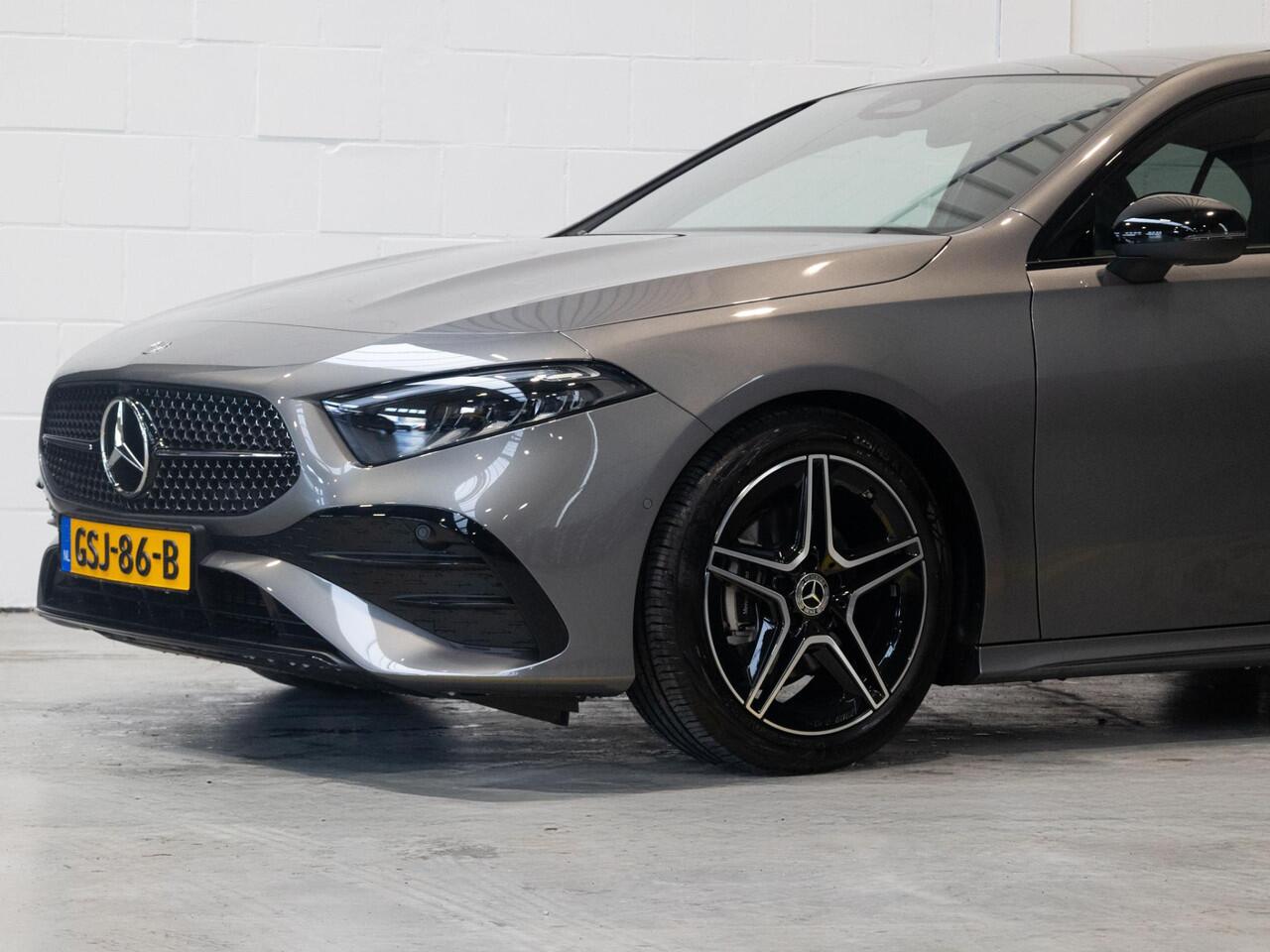 Mercedes-Benz A-KLASSE Hatchback 180 Star Edition AMG Line Panorama dak