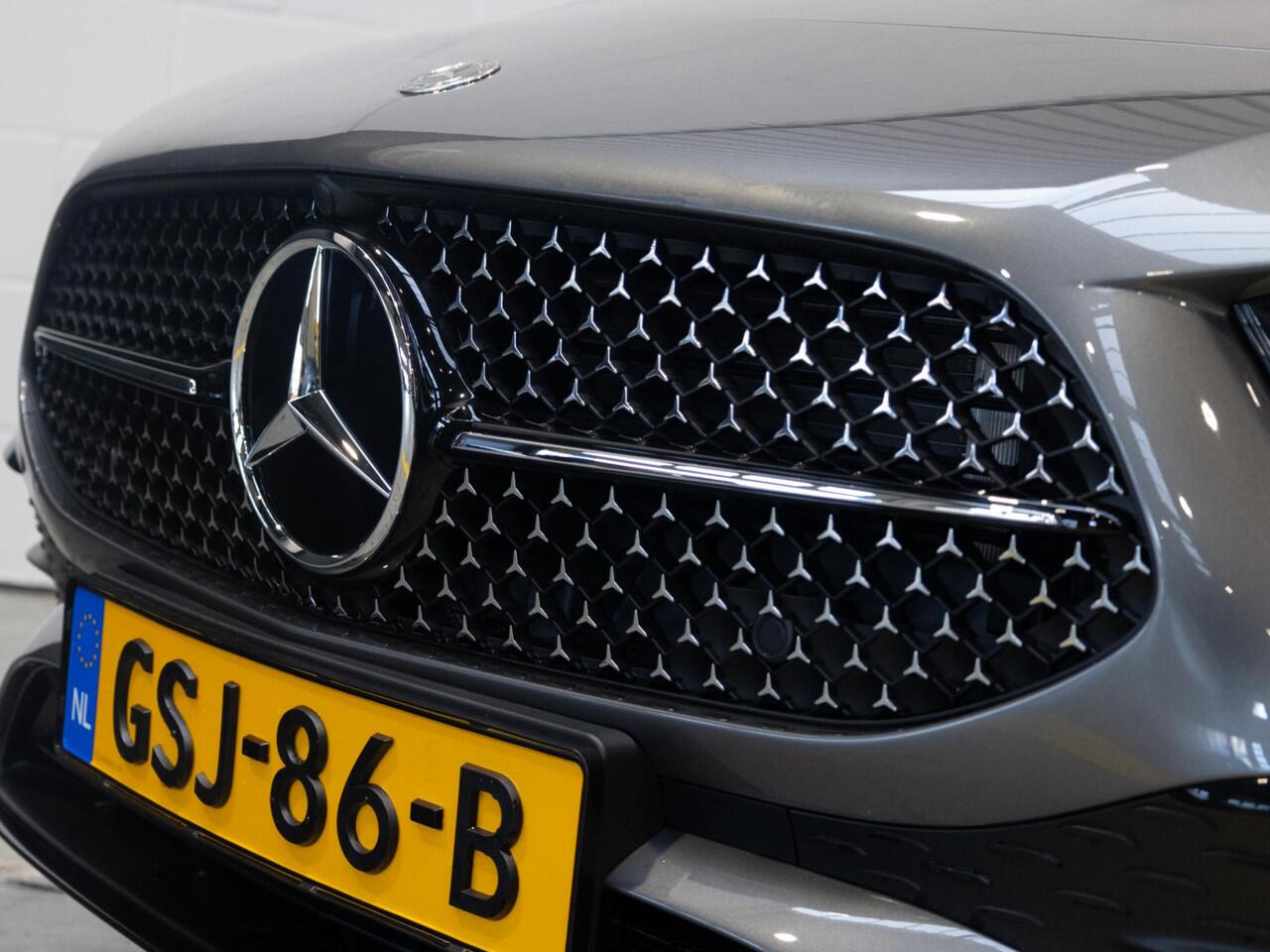 Mercedes-Benz A-KLASSE Hatchback 180 Star Edition AMG Line Panorama dak
