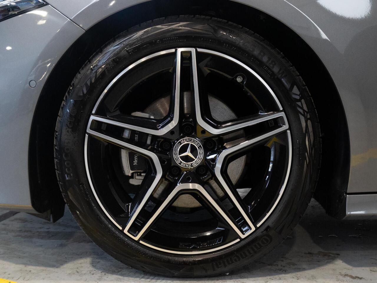 Mercedes-Benz A-KLASSE Hatchback 180 Star Edition AMG Line Panorama dak