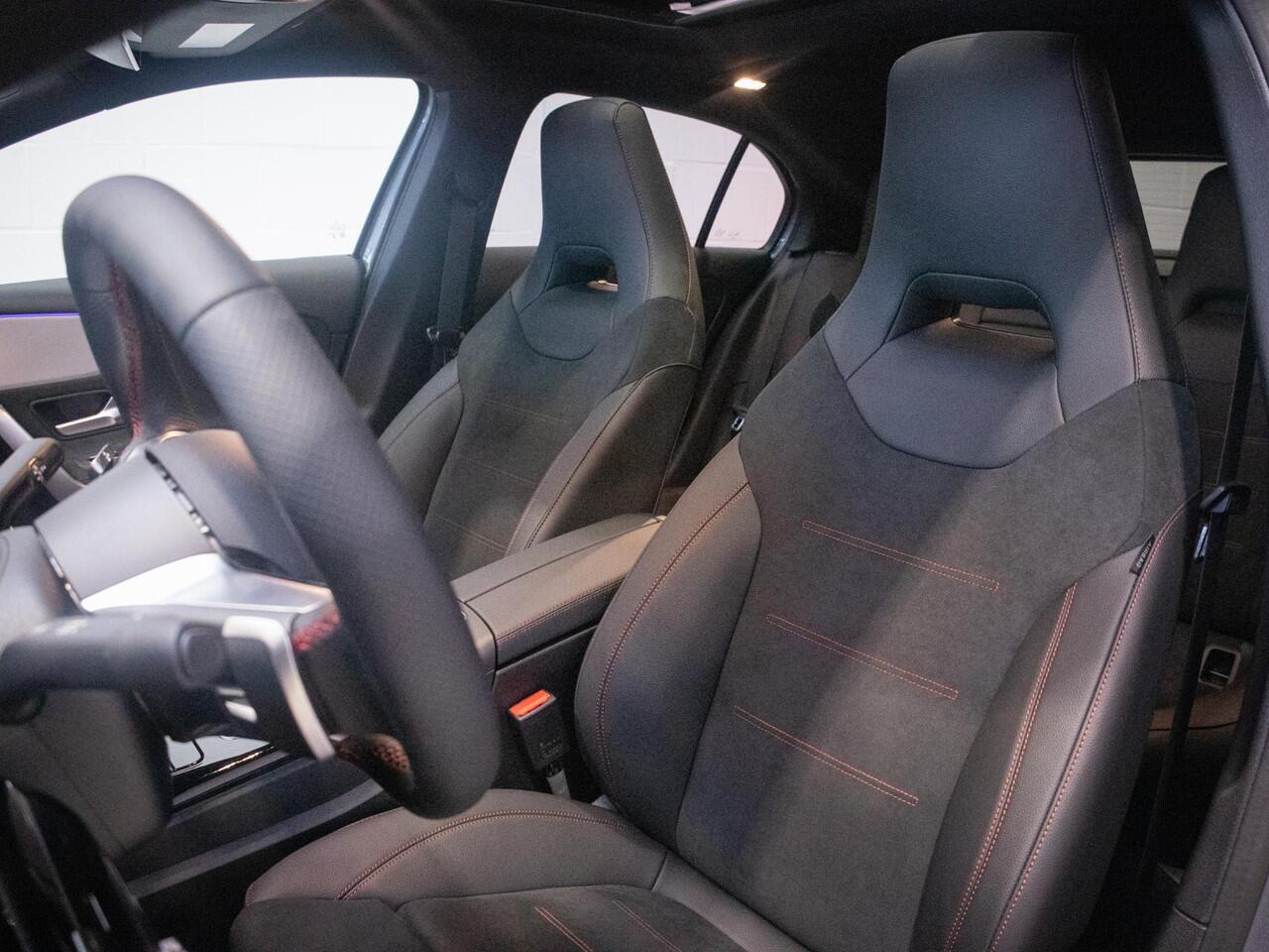 Mercedes-Benz A-KLASSE Hatchback 180 Star Edition AMG Line Panorama dak