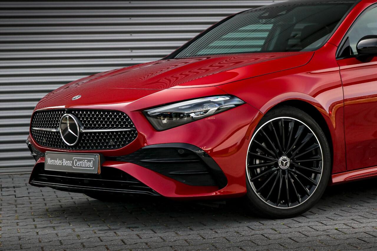 Mercedes-Benz A-KLASSE 180 AMG | Rijassistentiepakket | Panoramadak | Stoelverwarming | Achteruitrijcamera