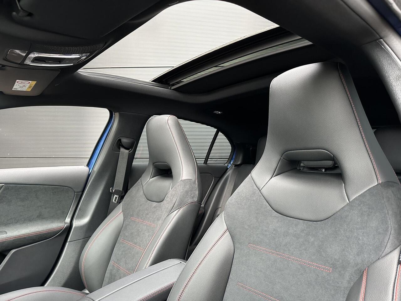 Mercedes-Benz A-KLASSE 200 | AMG | Panoramadak | Burmester Sound | Premium PLUS | Nightpakket | Memorystoelen verwarmd | Head-up display | Sfeerverlichting | Apple & Android Carplay