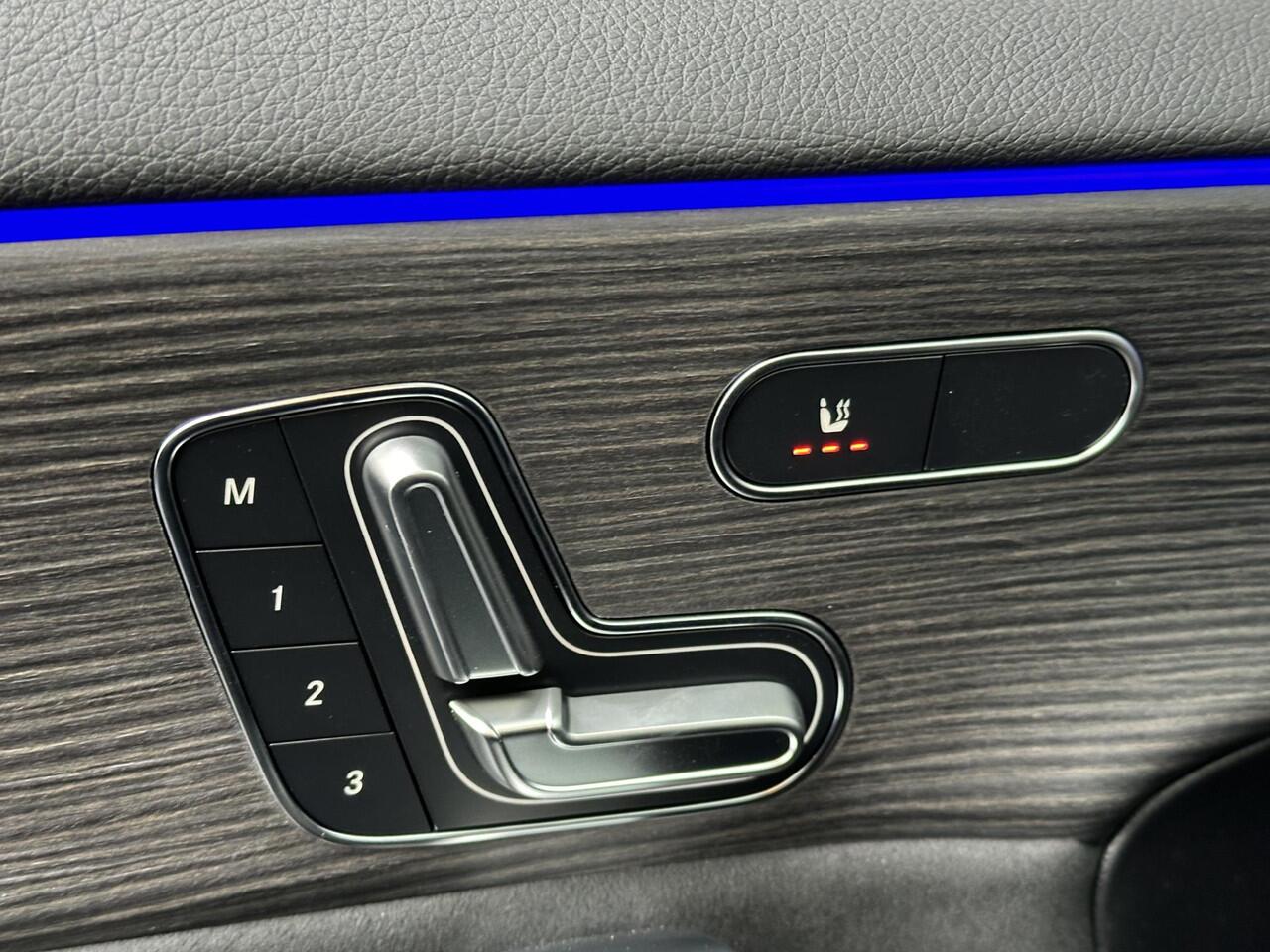 Mercedes-Benz A-KLASSE 200 | AMG | Panoramadak | Burmester Sound | Premium PLUS | Nightpakket | Memorystoelen verwarmd | Head-up display | Sfeerverlichting | Apple & Android Carplay